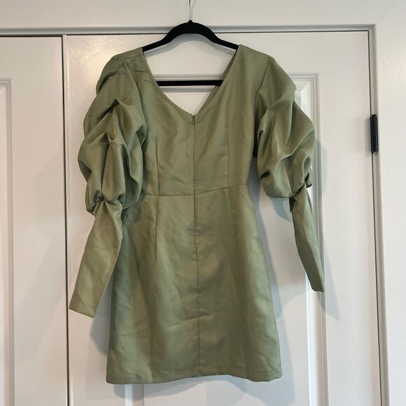 NWT Pretty Little Thing Sage Green Off the Shoulder Ruched Bodycon Dress 0 - Picture 6 of 10